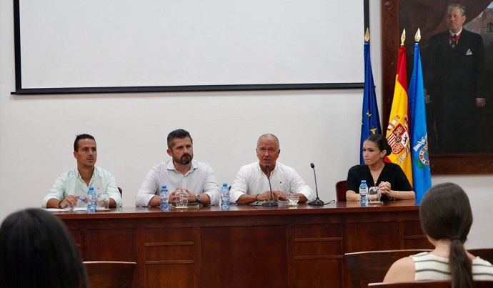 EL VICEPRESIDENTE PRIMERO DETALLA LA INVERSIÓN DE 6,3 MILLONES DE LA CIUDAD EN EDUCACIÓN EL VICEPRESIDENTE PRIMERO DETALLA LA INVERSIÓN DE 6,3 MILLONES DE LA CIUDAD EN EDUCACIÓN