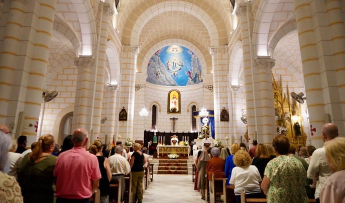 EL VICARIO EPISCOPAL AGRADECE AL PRESIDENTE DE LA CIUDAD EL APOYO A SU IGLESIA EN SU DESPEDIDA EL VICARIO EPISCOPAL AGRADECE AL PRESIDENTE DE LA CIUDAD EL APOYO A SU IGLESIA EN SU DESPEDIDA