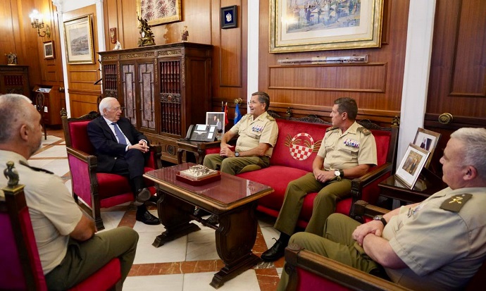 EL PRESIDENTE DE LA CIUDAD SE RE�NE CON EL JEFE DEL ESTADO MAYOR DEL EJ�RCITO DE TIERRA