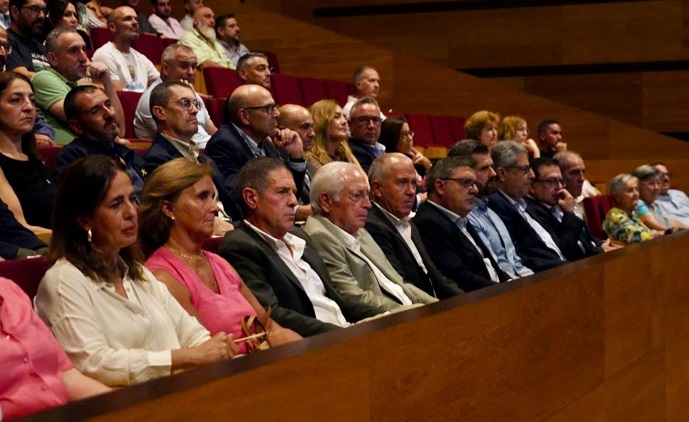 EL GOBIERNO LOCAL ASISTE A LA PROYECCI�N DEL DOCUMENTAL 'MELILLA Y SU LEGI�N. 105 A�OS FORMANDO BANDERA'