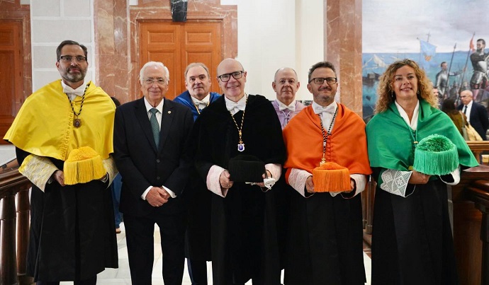 EL PRESIDENTE DE LA CIUDAD AFIRMA QUE LA PROCESI�N DE LA UGR VISIBILIZA EL COMPROMISO CON LA CIUDAD