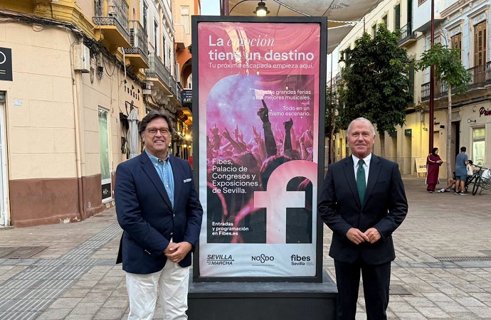 WEB EL CONSEJERO Y EL GERENTE DE TURISMO DE SEVILLA PRESENTAN LA CAMPA�A EN LOS EXPOSITORES DEL CENTRO