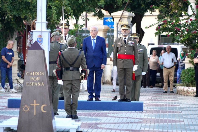 EL PRESIDENTE DE LA CIUDAD ASISTE AL ACTO DE ARRIA DE LA BANDERA Y HOMENAJE A LOS CAÍDOS EL PRESIDENTE DE LA CIUDAD ASISTE AL ACTO DE ARRIA DE LA BANDERA Y HOMENAJE A LOS CAÍDOS