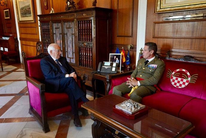 EL PRESIDENTE DE LA CIUDAD RECIBE AL COMANDANTE GENERAL DE MELILLA POR SU DESPEDIDA OFICIAL EL PRESIDENTE DE LA CIUDAD RECIBE AL COMANDANTE GENERAL DE MELILLA POR SU DESPEDIDA OFICIAL